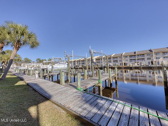 2nd image of 2421 Beachview Dr APT H05