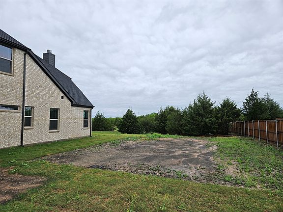 3rd image of 237 Magnolia Ct