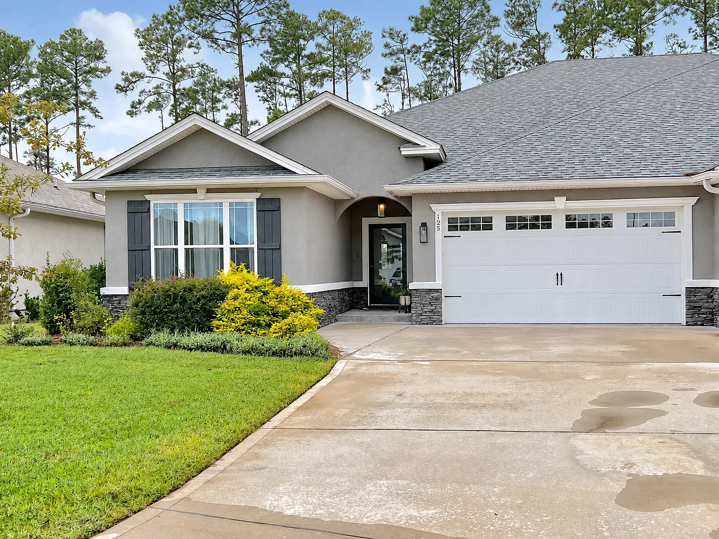 Charming 3-Bedroom, 2-Bath Home in Immaculate Condition — Photo 1