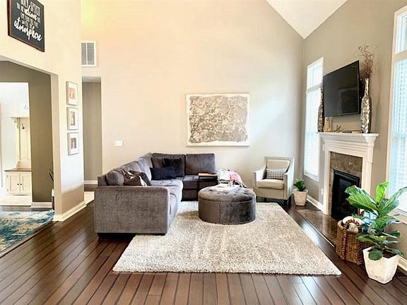 3rd image of 2589 Bradley Ct