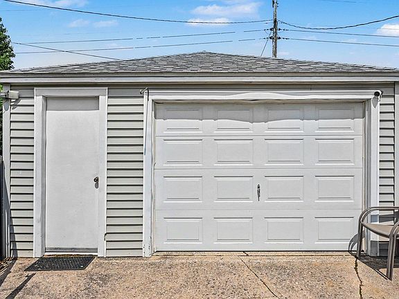 4th image of 2633 Edison Rd