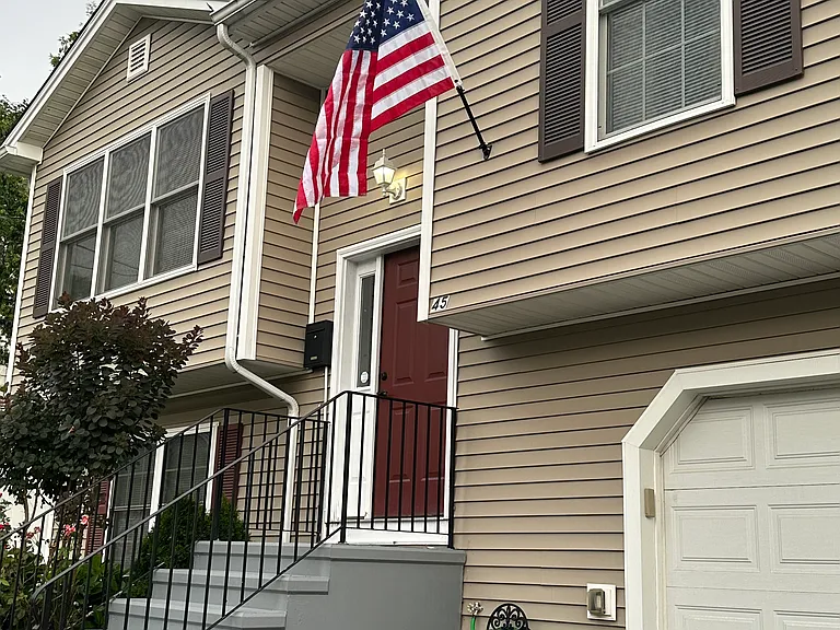 45 Daytona St — Photo 3