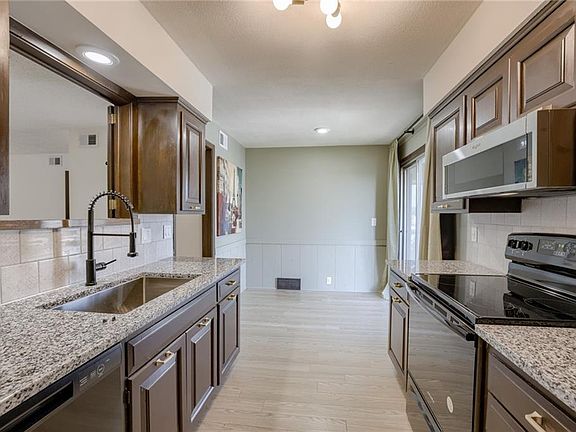 4th image of 410 W 104th St APT C