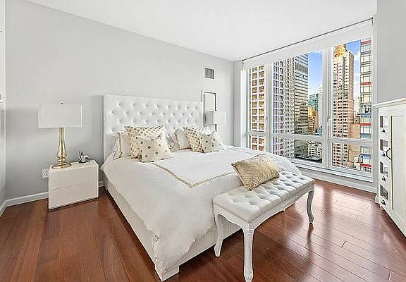 4th image of 250 E 53rd St APT 2802