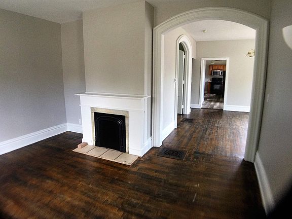 5th image of 903 N Court St