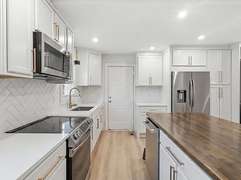 411 Edwin St #A — Photo 8