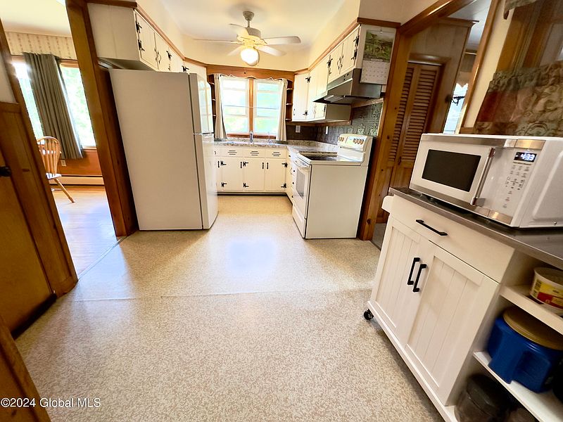 5th image of 325 Goodman Road