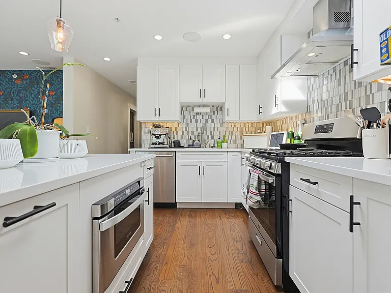 13 Ruthven St #3 — Photo 7