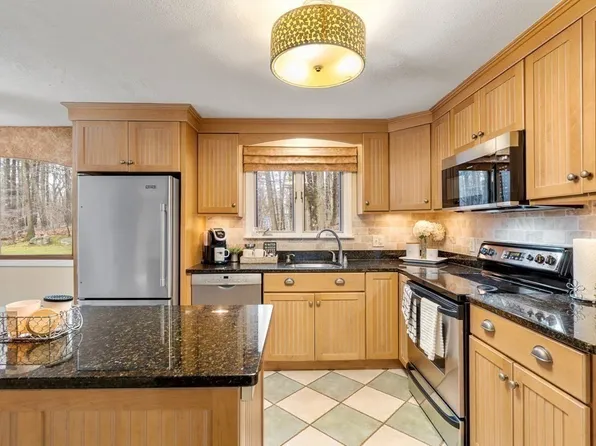 28 Marlboro Rd, Georgetown, MA 01833