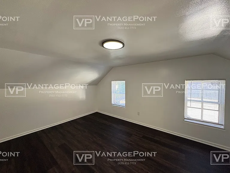 513 E Quincy St — Photo 10