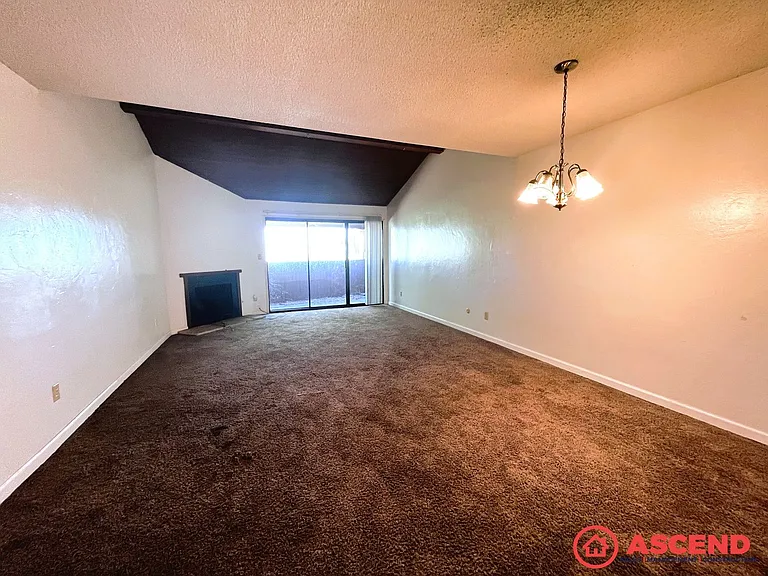 2531 Olive Street — Photo 13