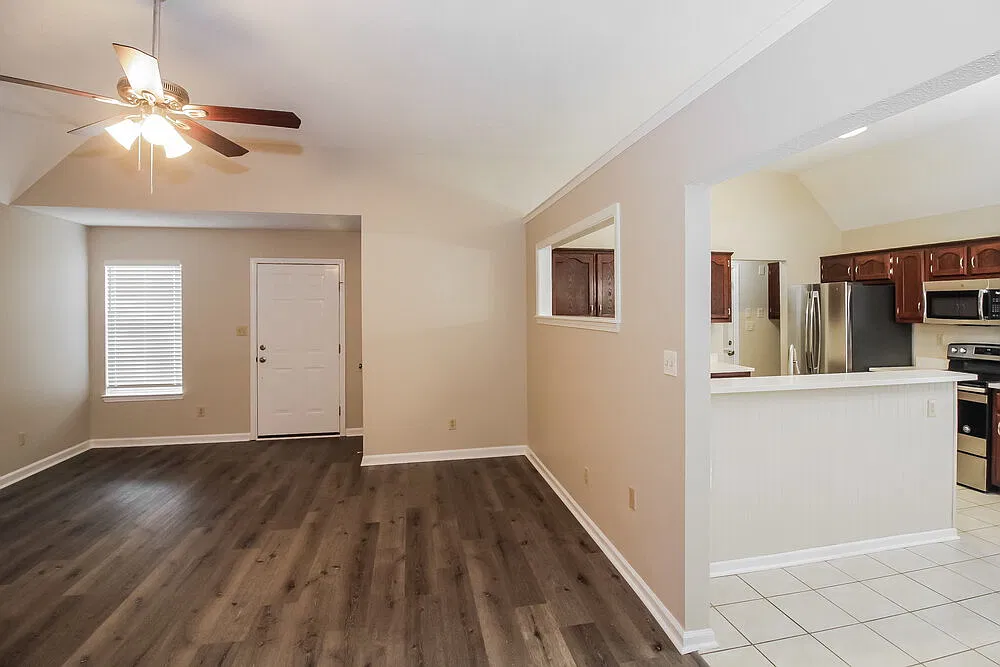 3 bed, 2.0 bath, 1351 sqft, $1,805 — Photo 3