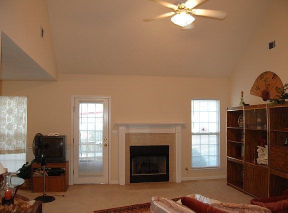 4th image of 1067 Woodberry Dr