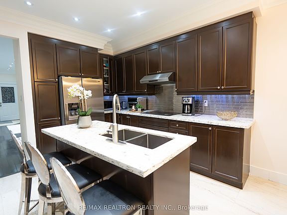 4th image of 58 Shepstone Dr