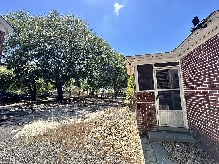 1719 Burnham St — Photo 14
