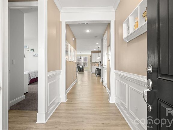 3rd image of 2696 Suffolk Pl