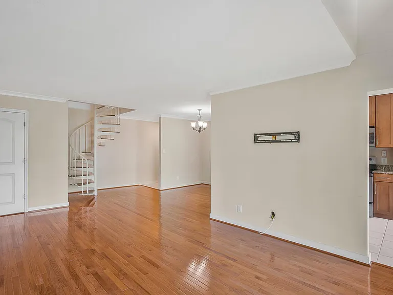 302 Hilltop Ln #K — Photo 18