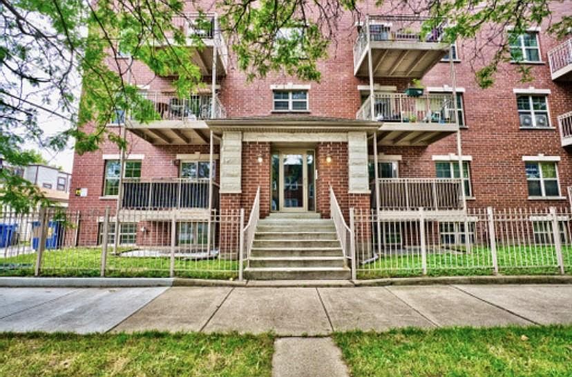 1st image of 3514 N Hamlin Ave #1