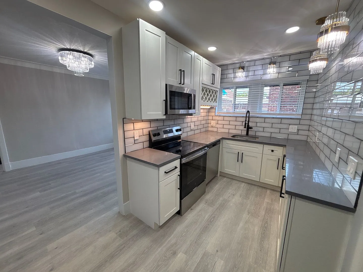 7556-7560 Byron Pl — Photo 3