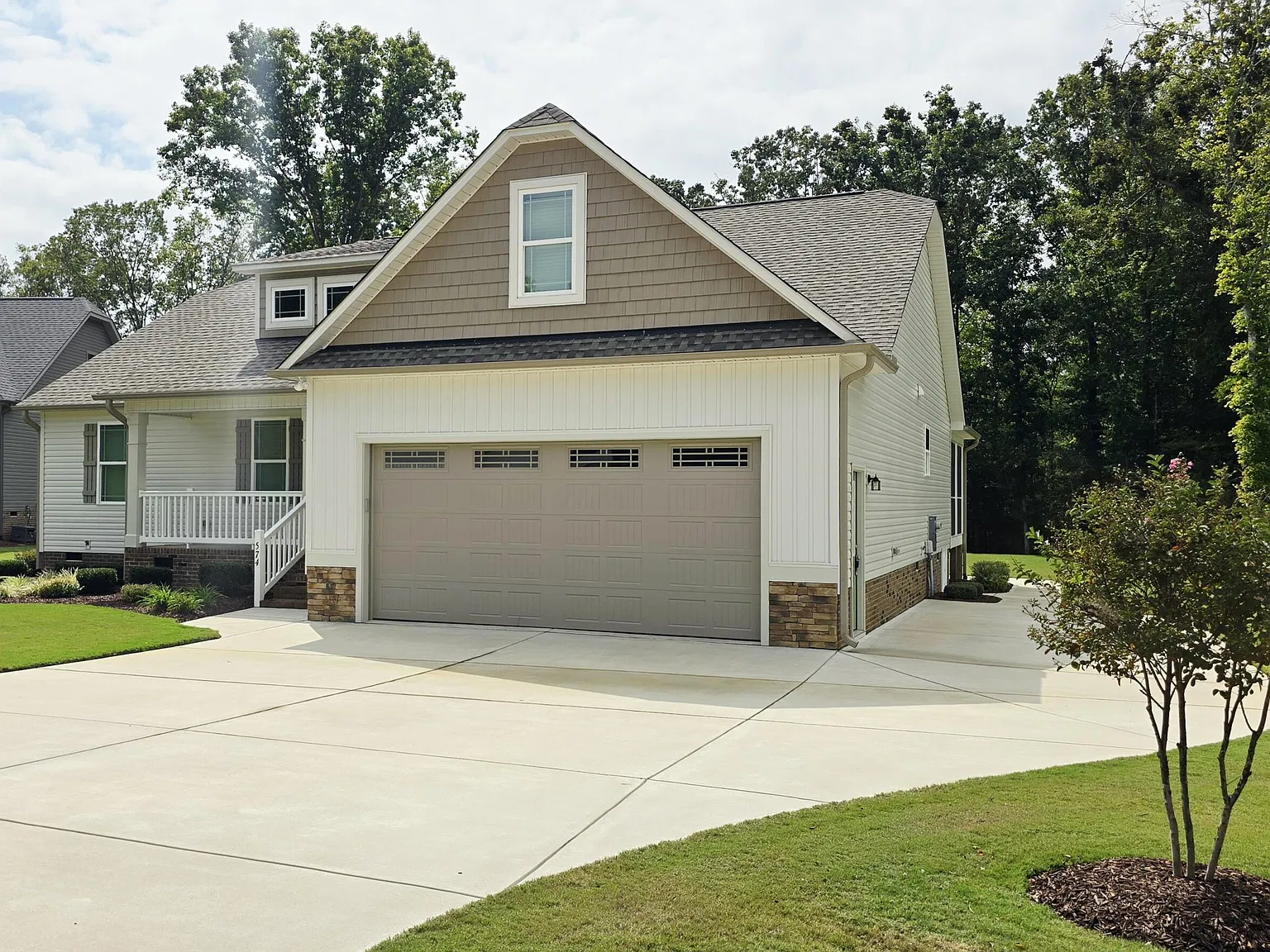 3 bed, 2.0 bath, $2,200 — Photo 2