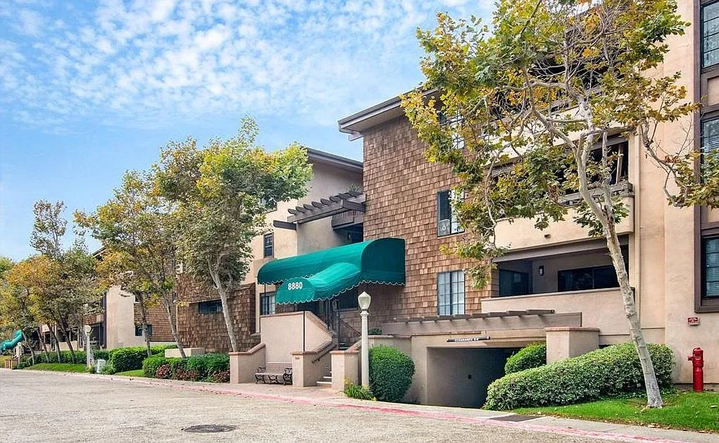 8880 Villa La Jolla Dr — Photo 1