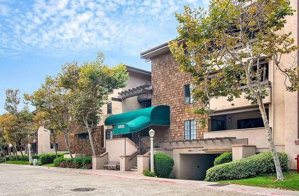 8880 Villa La Jolla Dr #206