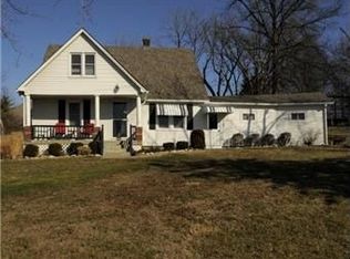 6235 NW Roanridge Rd, Kansas City, MO 64151