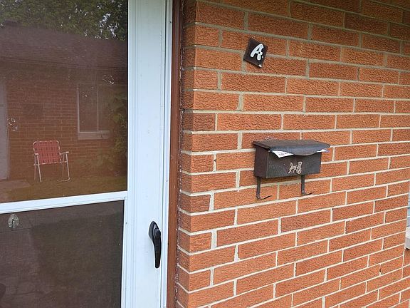 3rd image of 21 W Parkwood Dr #A