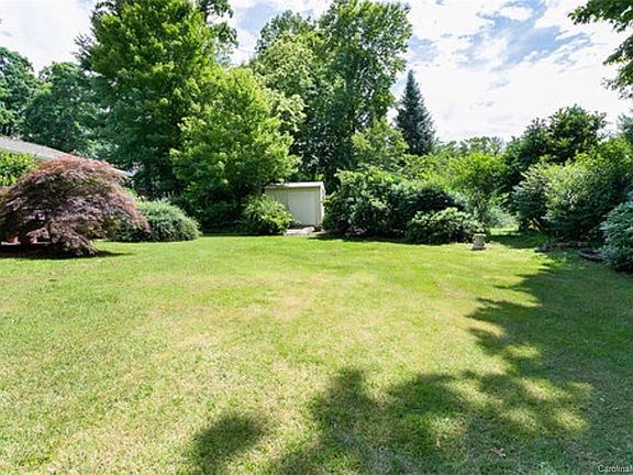 5th image of 210 Sherwood Ln #9