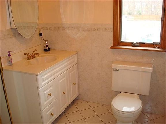5th image of 25 Linden Ln