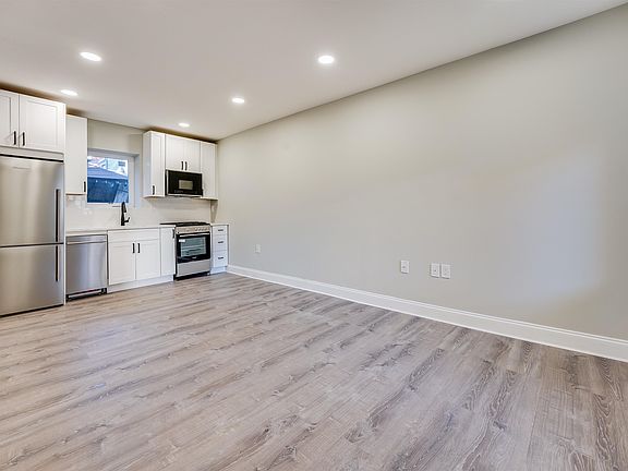 3rd image of 172 Mallory Ave #4