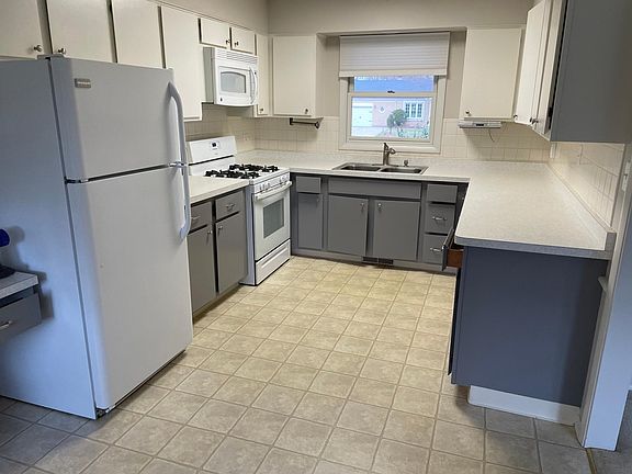 3rd image of 4401 Front Royal Dr