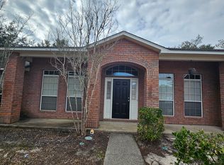 2037 Hawthorne Dr, Navarre, FL 32566