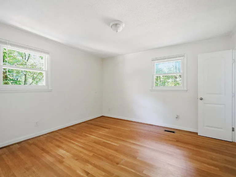 139 Windsor Cir — Photo 3