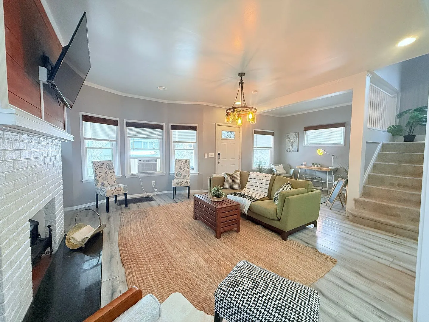 5 bed, 2.5 bath, 1816 sqft, $2,700 — Photo 4