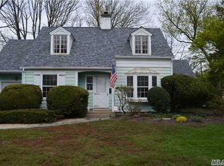 12 Coolidge Ave, Glen Head, NY 11545