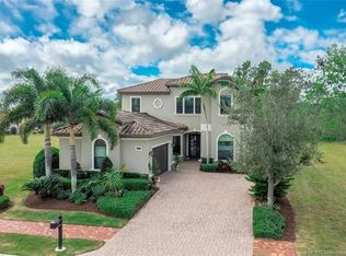 287 SE Calmo Cir, Port Saint Lucie, FL 34984