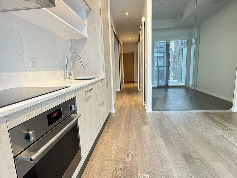 5 Soudan Ave #914 — Photo 26