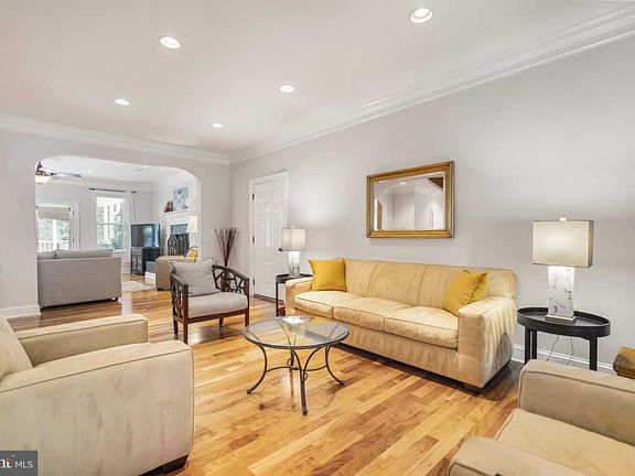 3rd image of 7827 Newington Woods Dr