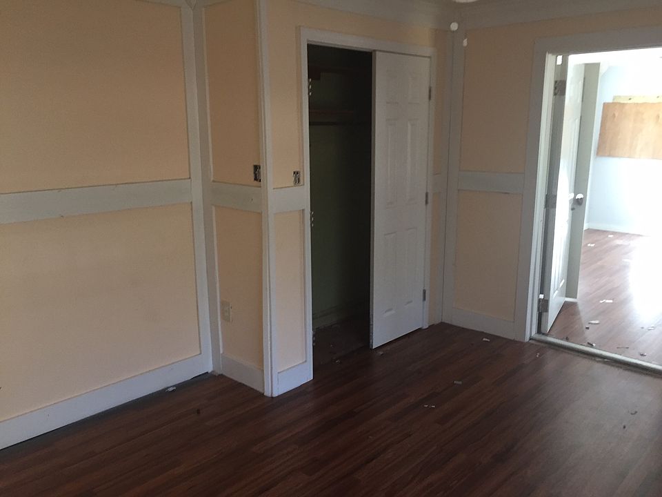 2nd image of 701 Clyde Ave