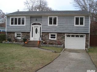 111 Buffalo Ave, Medford, NY 11763