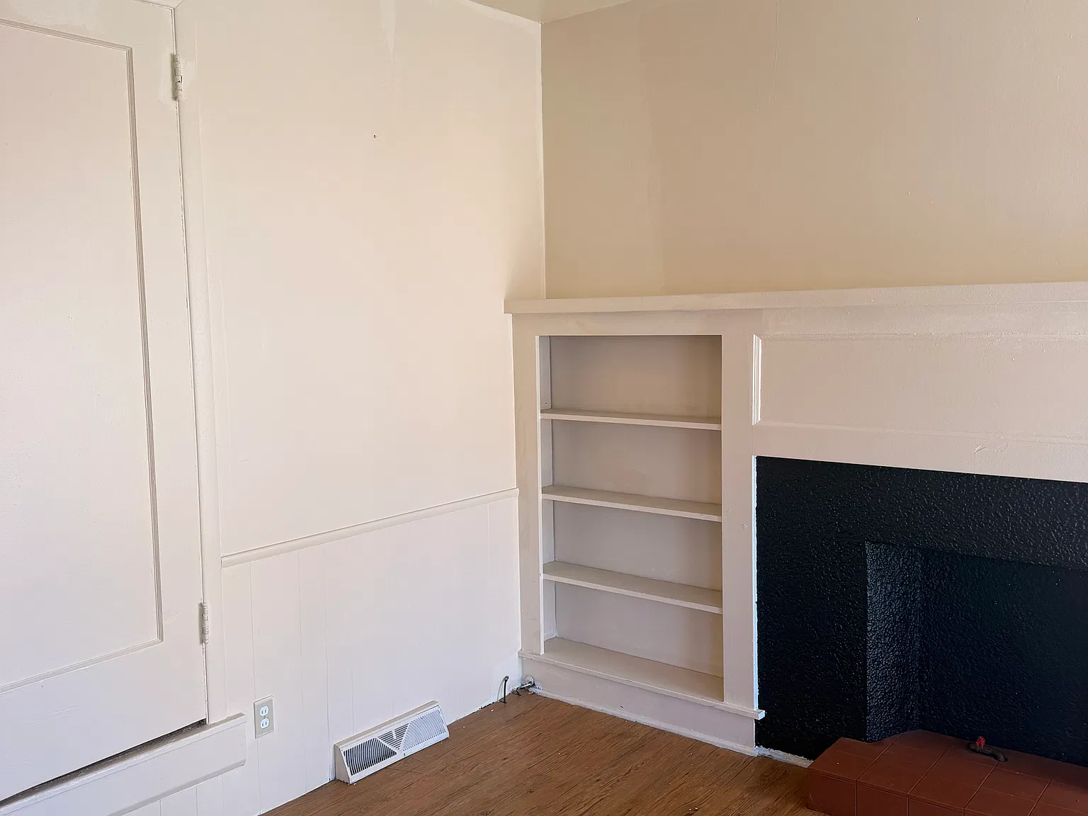 3 bed, 950 sqft, $1,200 — Photo 2