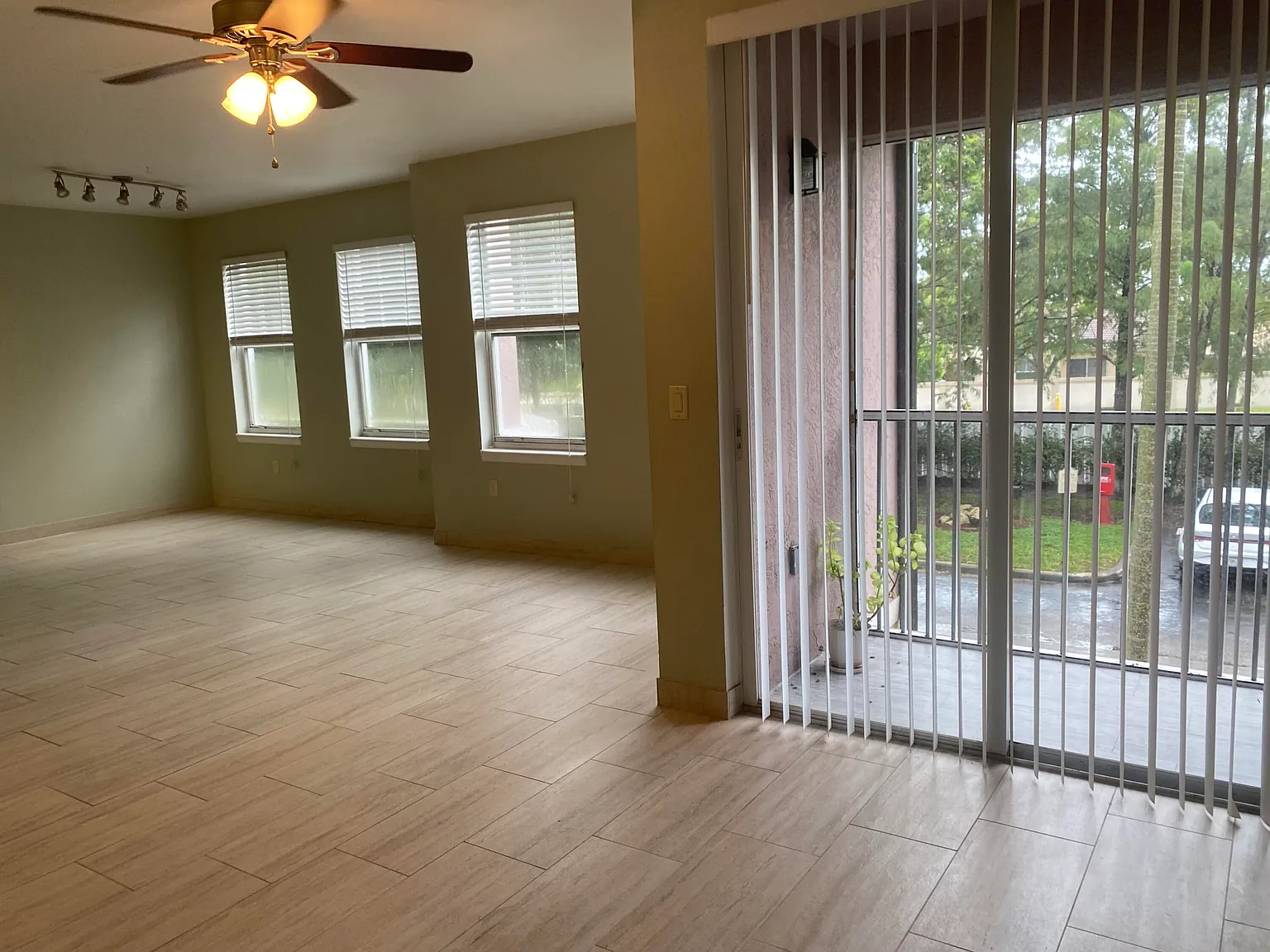 3 bed, 2.5 bath, 1450 sqft, $2,675 — Photo 2