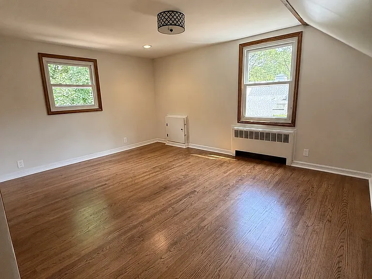 479 S Pleasant Ave — Photo 12