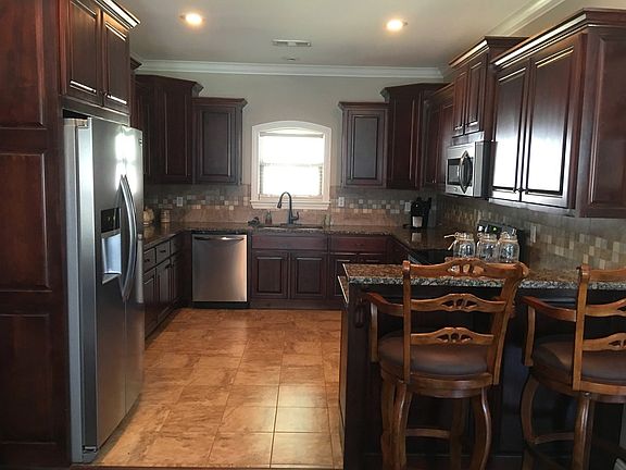 4th image of 163 Creekwood Cir
