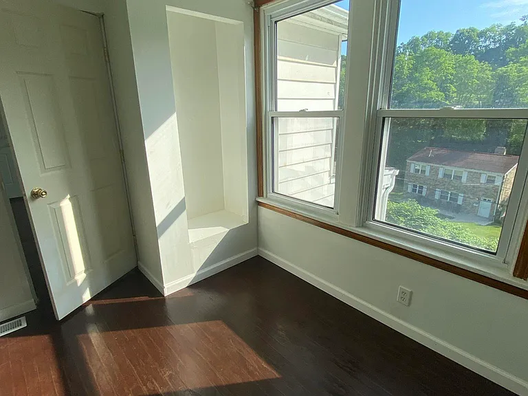 61 Pointview Rd #2 — Photo 16