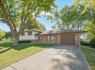 433 W Locust St, Ladd, IL 61329