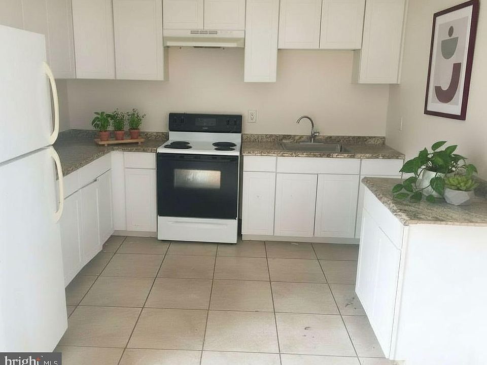 2nd image of 46842 Patuxent Rd