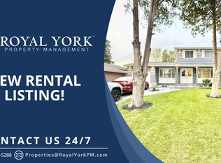 983 Vistula Dr #2, Pickering, ON L1W2L8