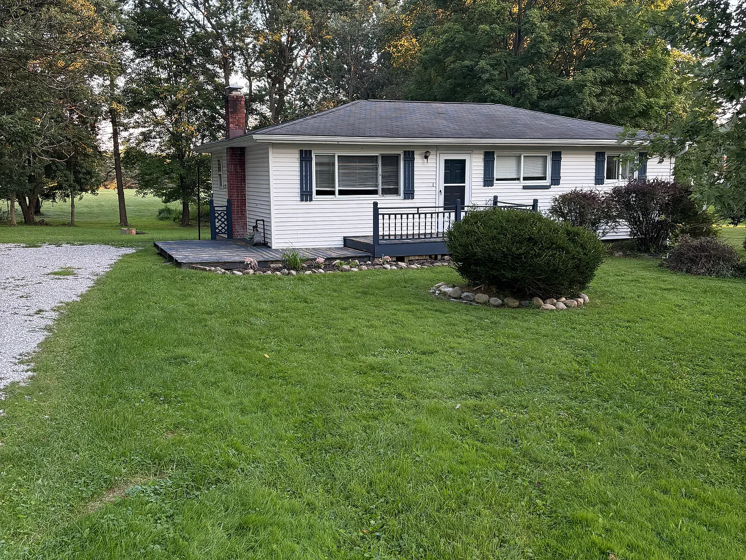 3 bed, 960 sqft, $1,200 — Photo 1